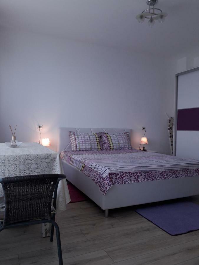 Sunset Violet Apartment